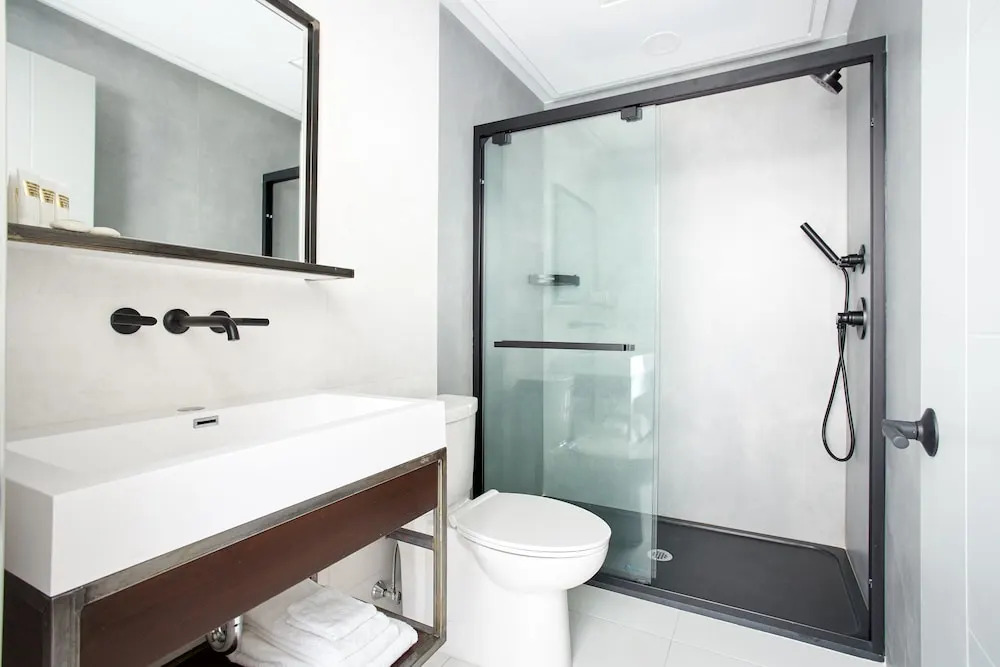 Sosuite at The Queen - Queen Village