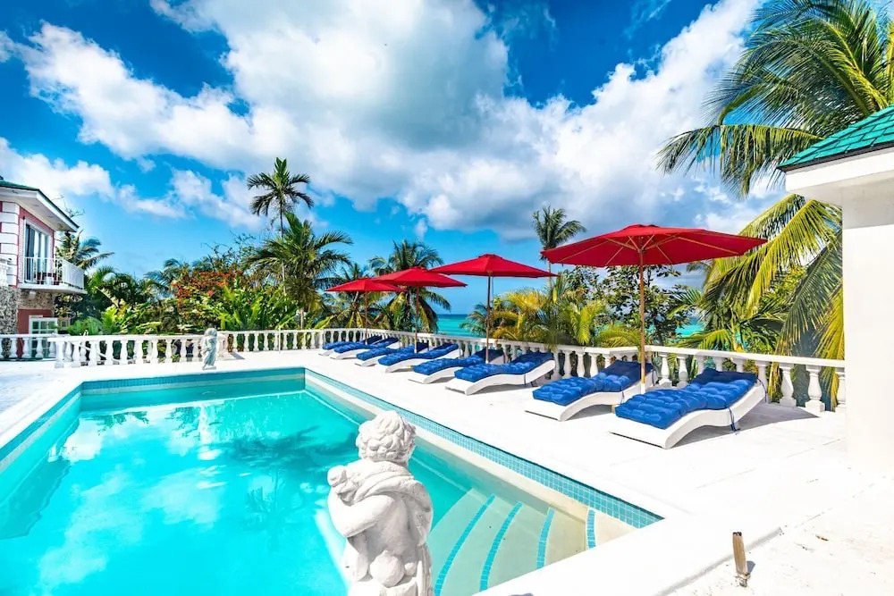 Parrot Cottage at Love Beach Pool