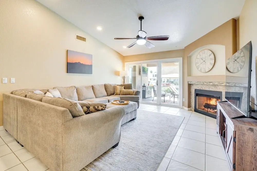 Lakefront Home w/ Outdoor Oasis in Glendale!