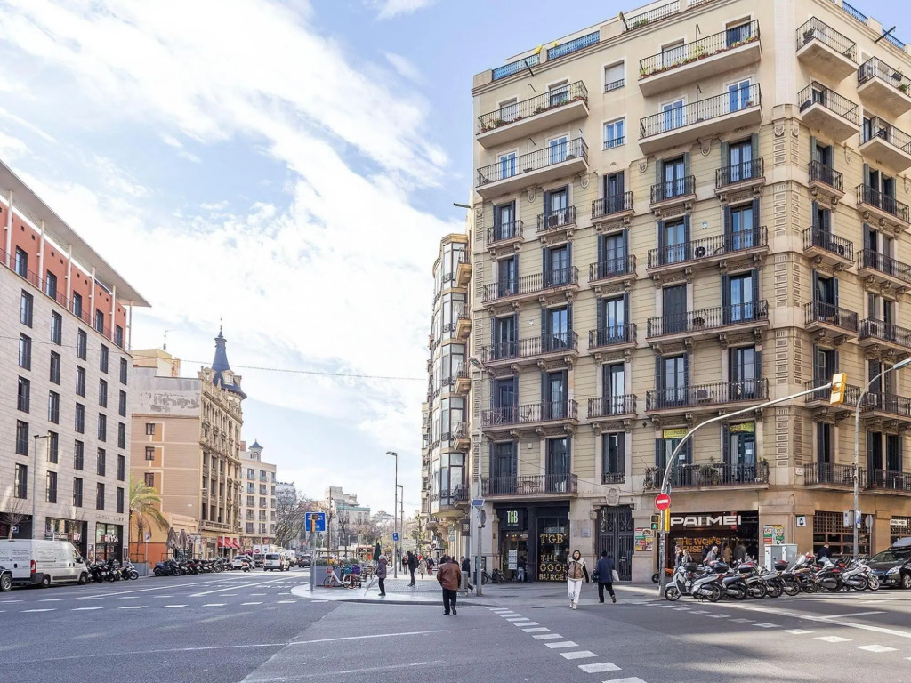 Luxurious apartment for 8 people recently renovated in the center of Barcelona