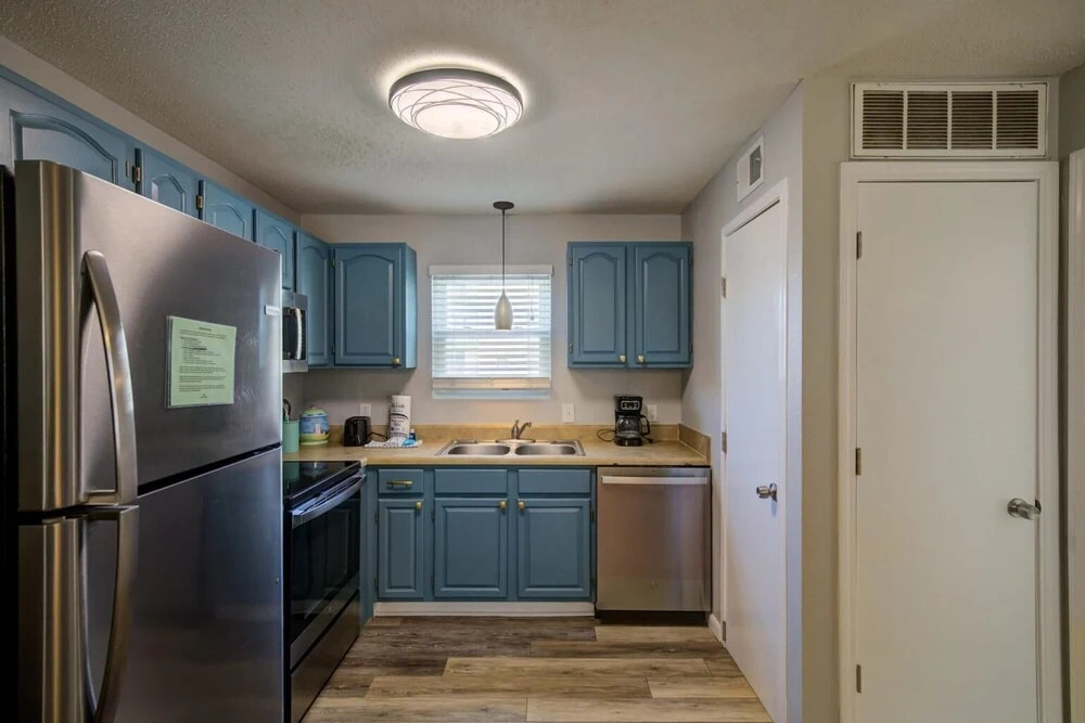Fantastic Condo in Gulf Shores Directly on the Beach With Pool Covered Parking