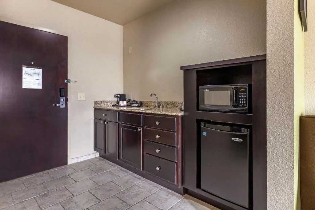 Simmons Suites