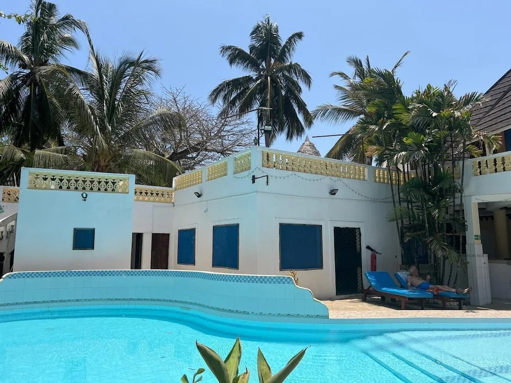 Luxurious 3-bedroom Holiday House With Pool Access in Diani Beach