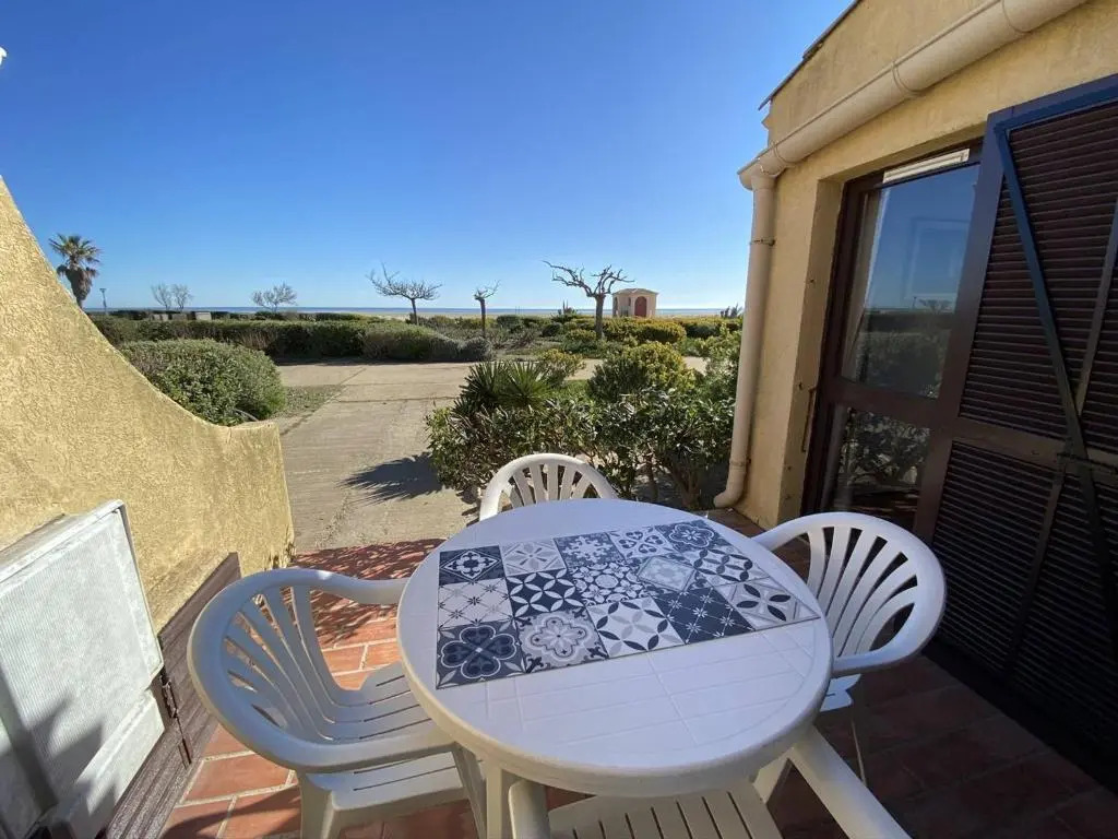Villa T2 Front de Mer avec Terrasse à Port Leucate - 4 Couchages, Parking Privé, Plage à Pieds - FR-1-81-515