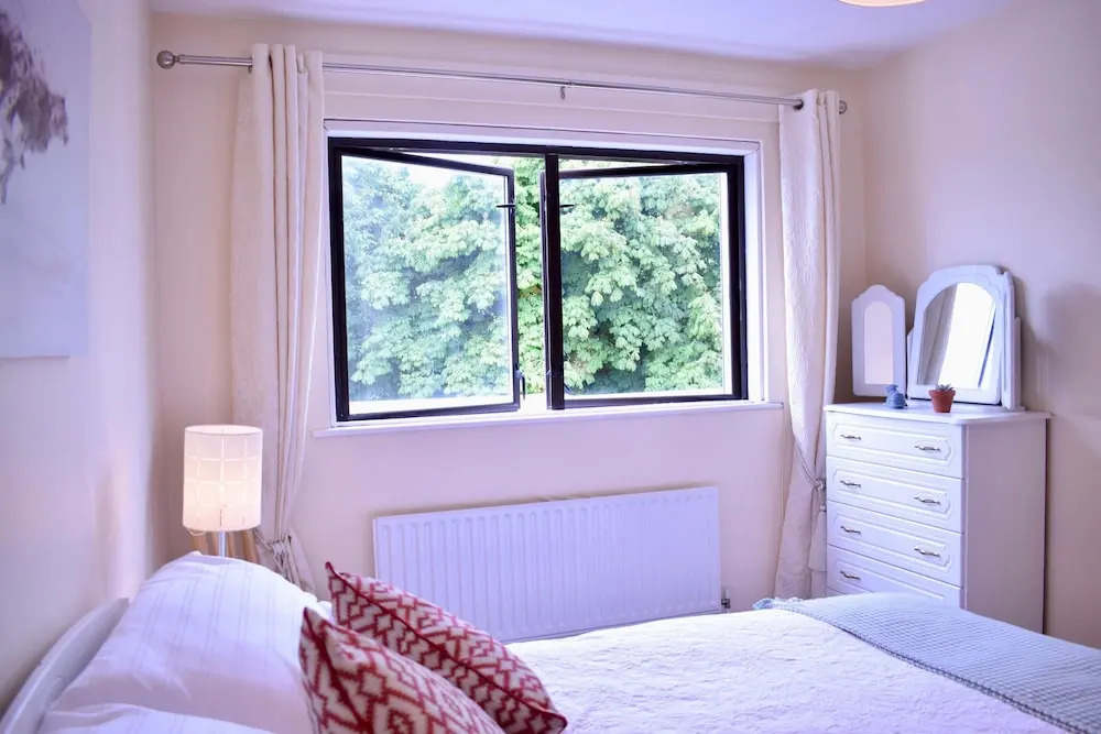 Airy 1 Bedroom Apartment Near The Beach