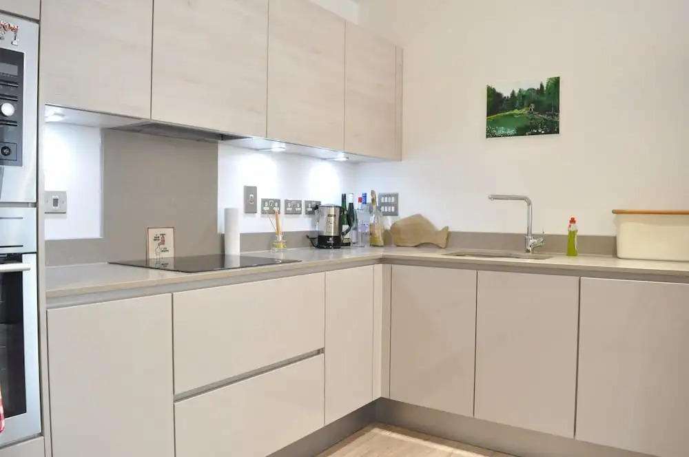 East London 2 Bedroom Flat With Balcony