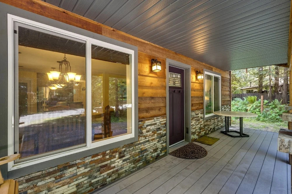 22MBR - Hot Tub - Wi-Fi - BBQ - Pets OK - Sleeps 8