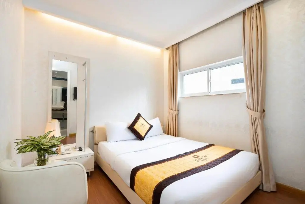 Golden Star Hotel - 60 Le Thanh Ton