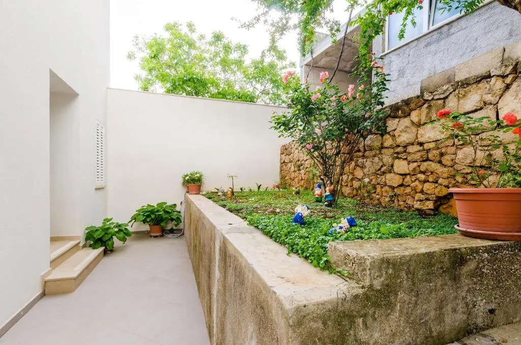 Miracle Apartments
