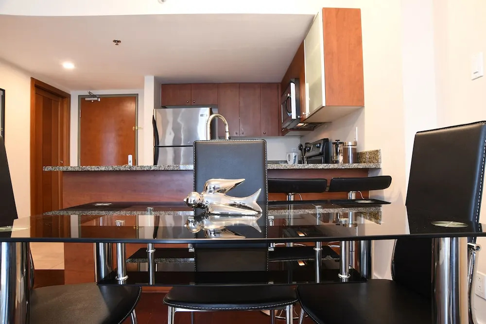 1-Bedroom Convention Center Old Port
