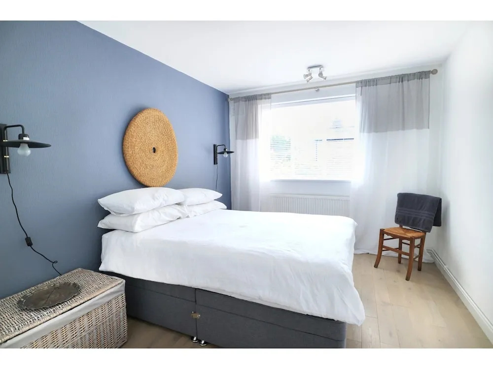 Newly Renovated 1 Bedroom Flat - Sleeps 4