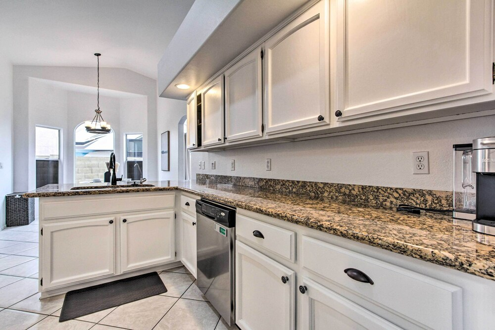 Beautiful Chandler Escape w/ Putting Green & Pool!