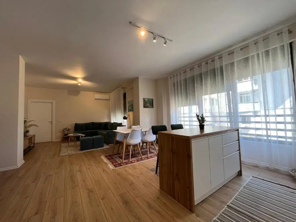Comfy condo 6 minutes from downtown & Free Parking