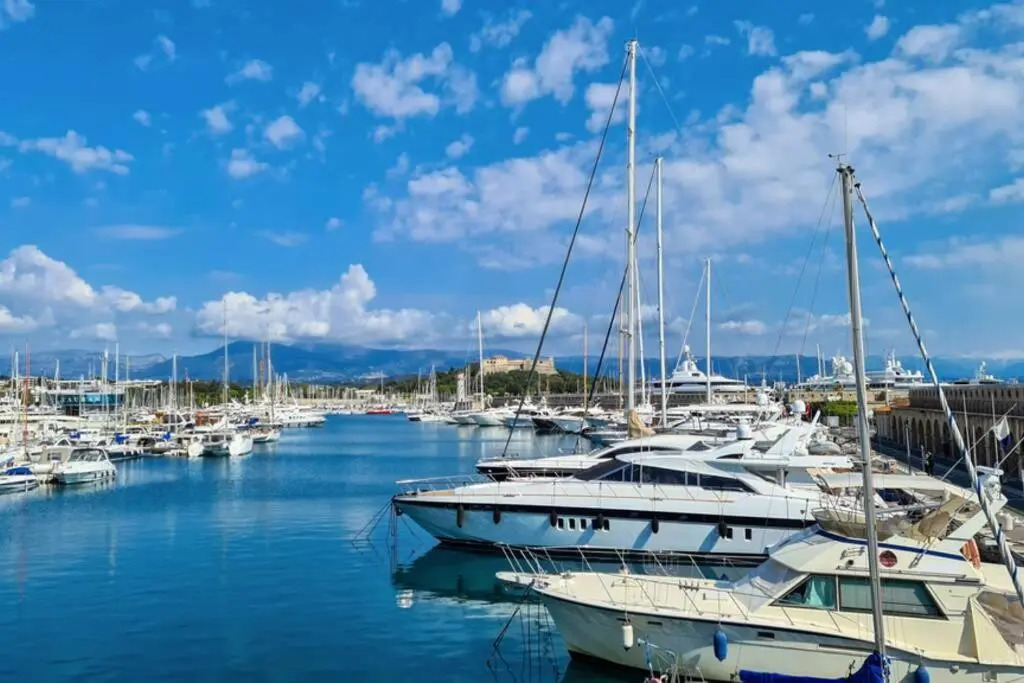 Casalionelantibes Appartement de 70m2 avec jardins et parking