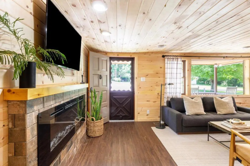 Carter Creek by Avantstay Secluded Yard w/ Creek + Suite