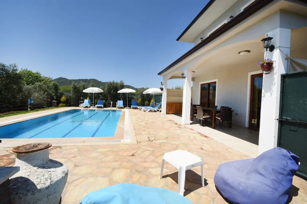 Villa Defne by Helaltatilvillari
