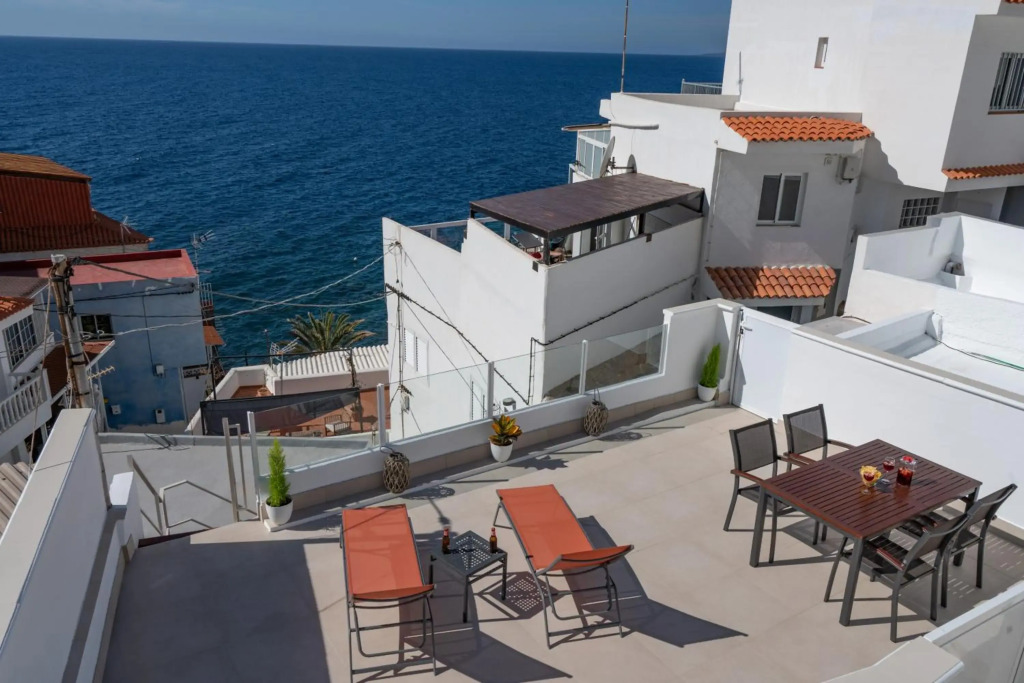 Unique house with cave by the sea with private terrace