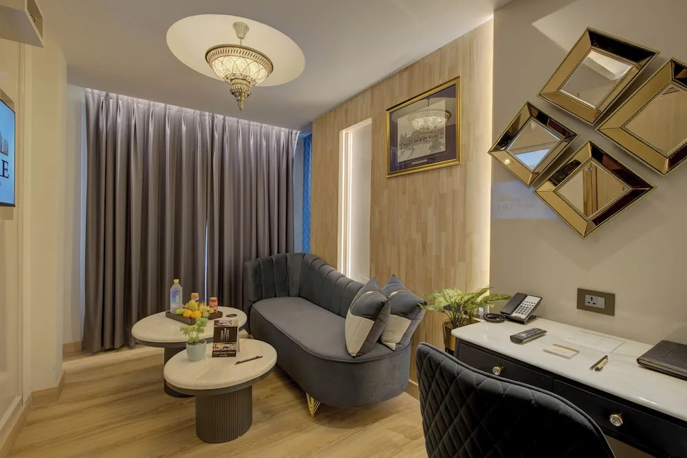 Empire Platinum Suites-Luxury Aparthotel Central Delhi
