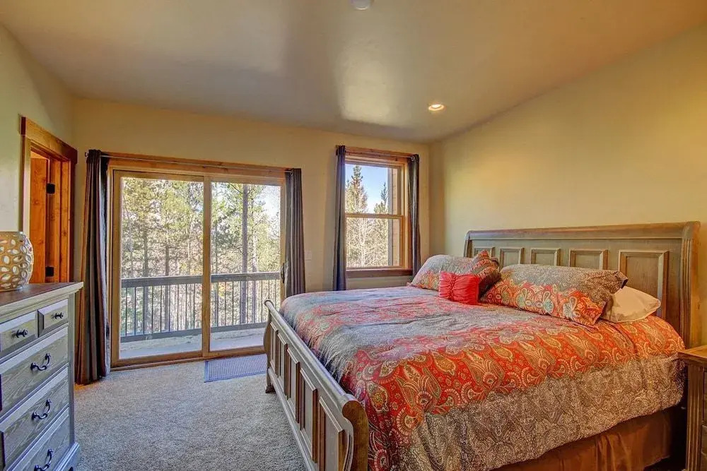 Hot Tub Relaxation: Breck Gem 3 Mi to Skiing!