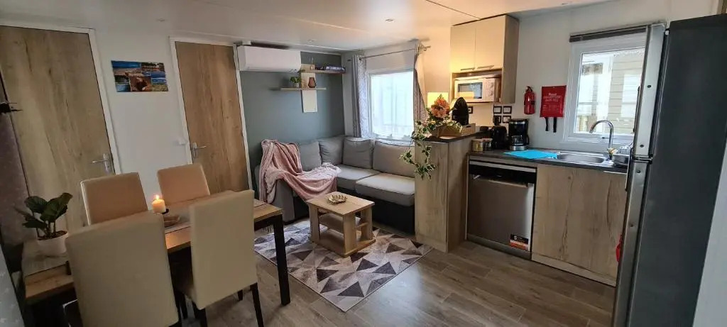 Mobilhome 2 ch,1 salon 40m2 de Charme dans camping ***