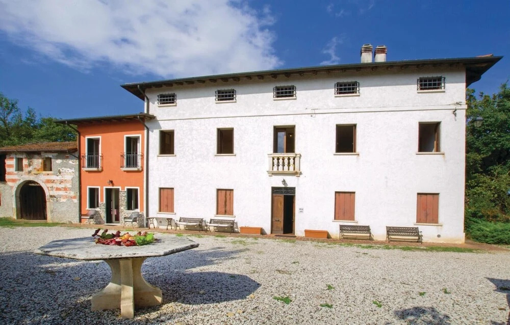 Palazzetto 4