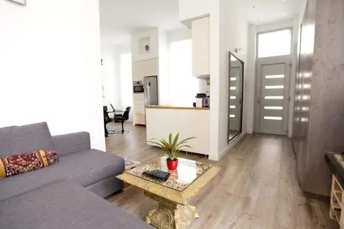 Ice Breaker Apartment