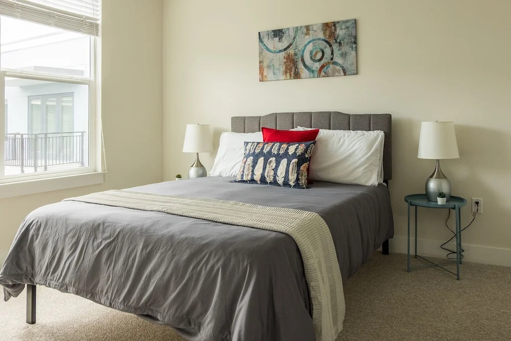 1 BR International Plaza Apt by Frontdesk