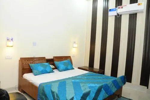 OYO 6370 Hotel Golden Woods