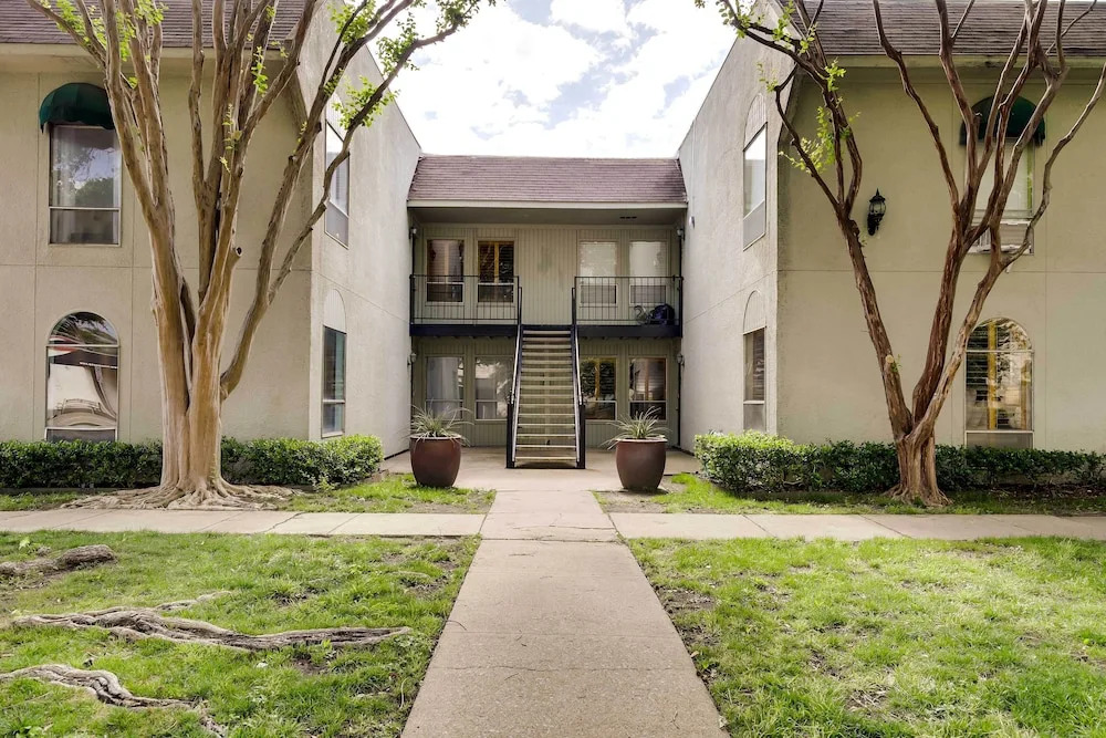 Dallas Condo w/ Pool Access - Walk to Knox Street!