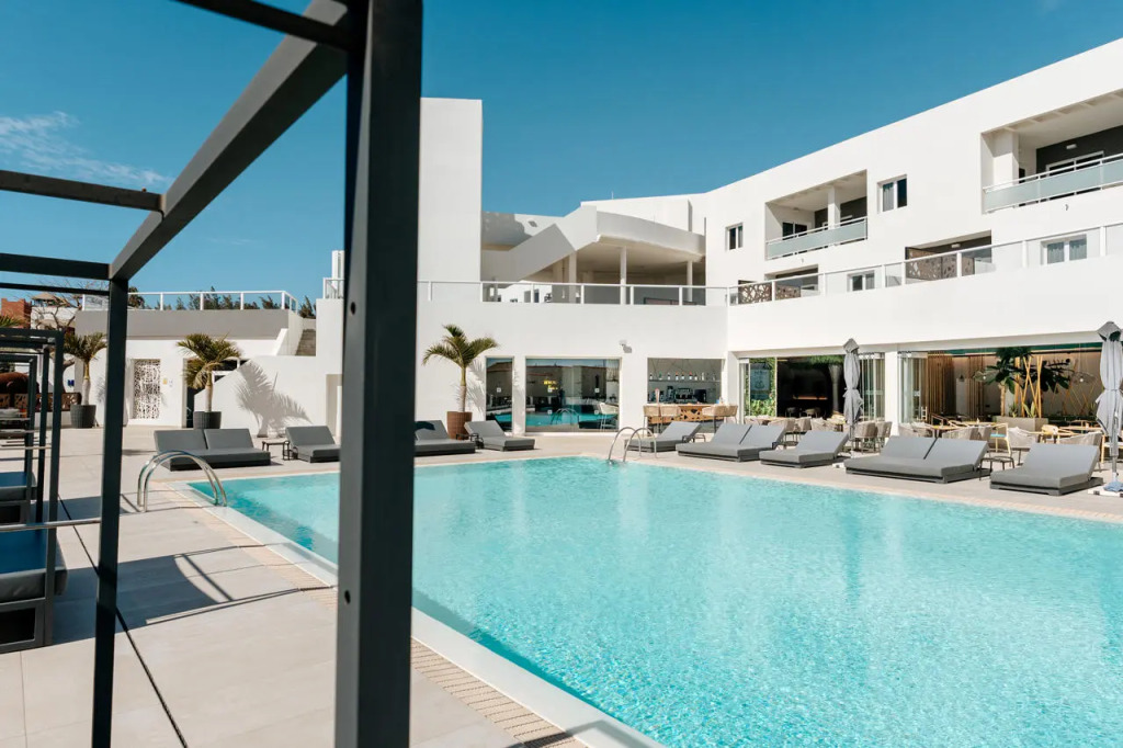 001 HIGOS BEACH BOUTIQUE Singular Hotel Residence