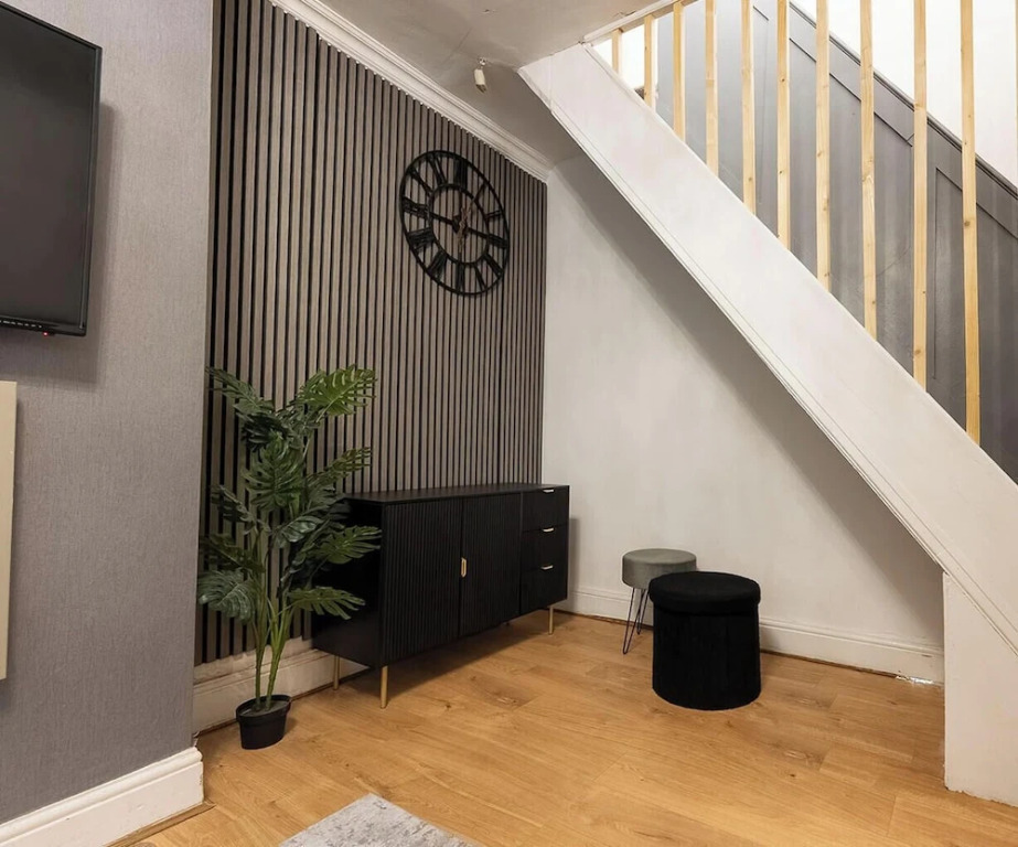 Modern Townhouse-free Parking-game Room-w-ifi