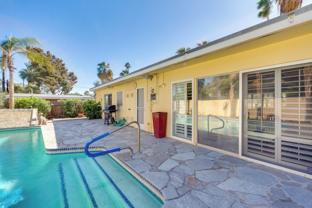 4 Mi to Indian Wells Tennis: Home w/ Mtn Views!