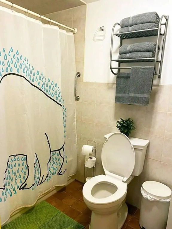 Fun and Simple 1 Bedroom Unit