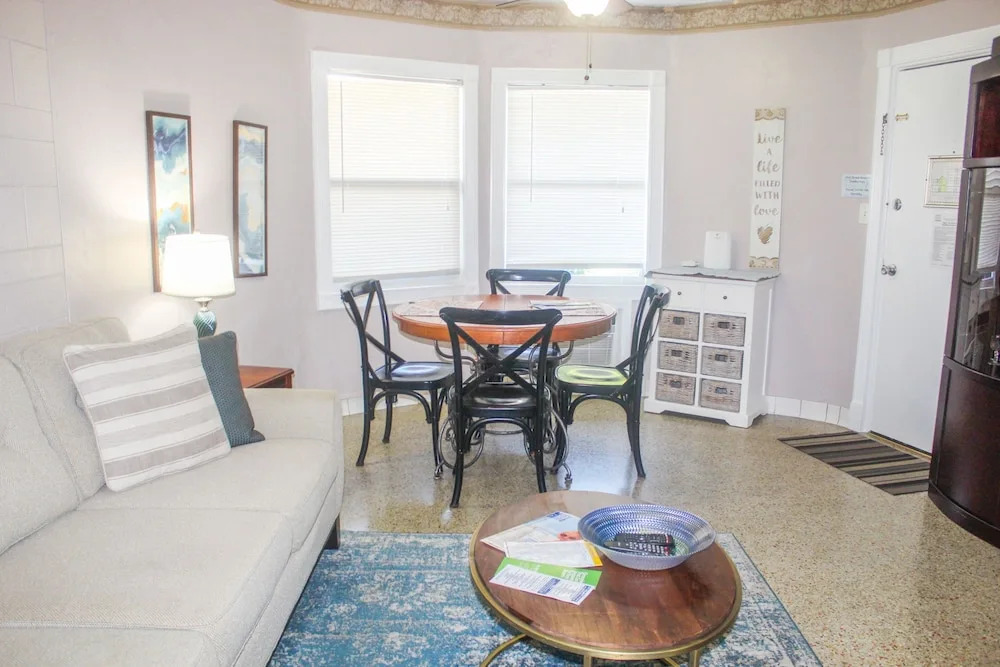 Terrace Park Suites Old Northeast by Tech Travel