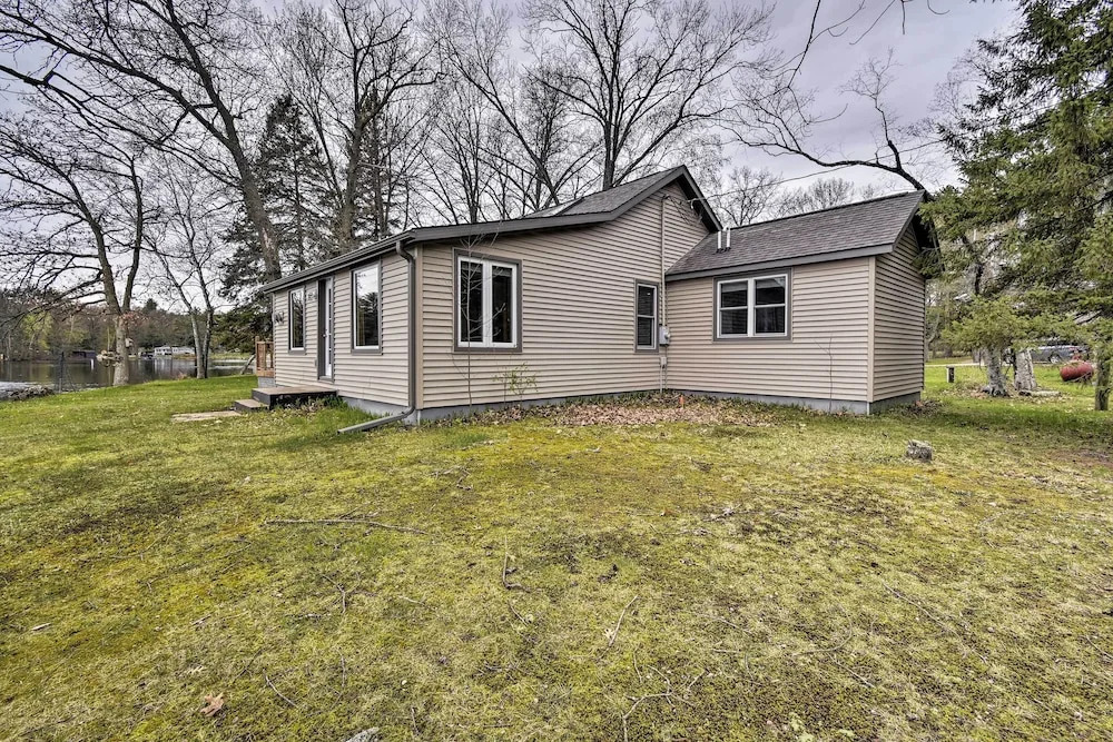 Lakefront Home w/ Seasonal Dock - 2 Mi to Skiing!