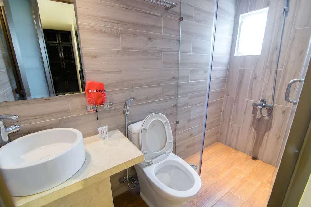 RedDoorz Plus near Ba Chieu Local Market