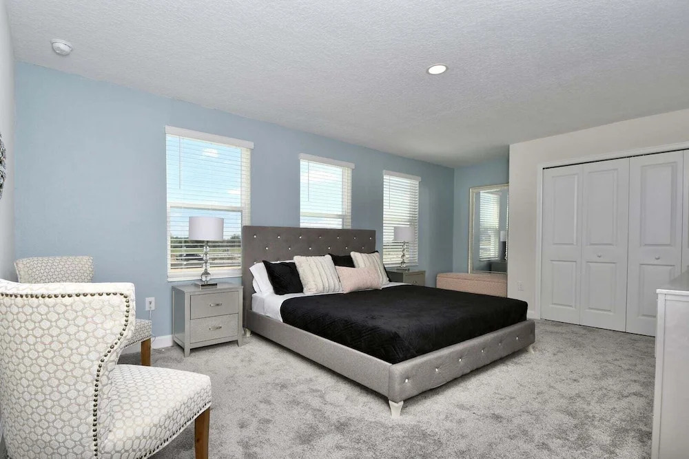 Modern Oasis Near Shopping n Golf Course w Pool