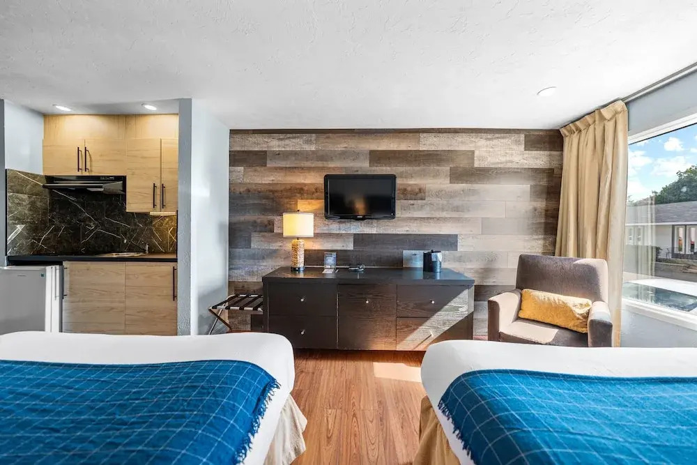 Shores Inn & Hotel