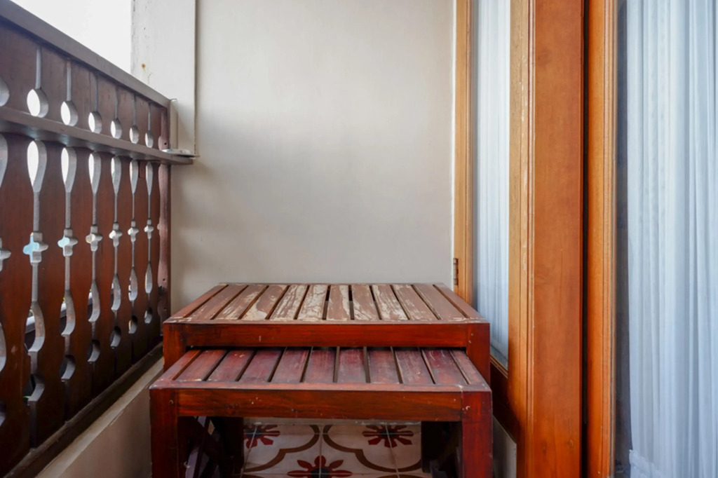 RedDoorz near Hartono Mall
