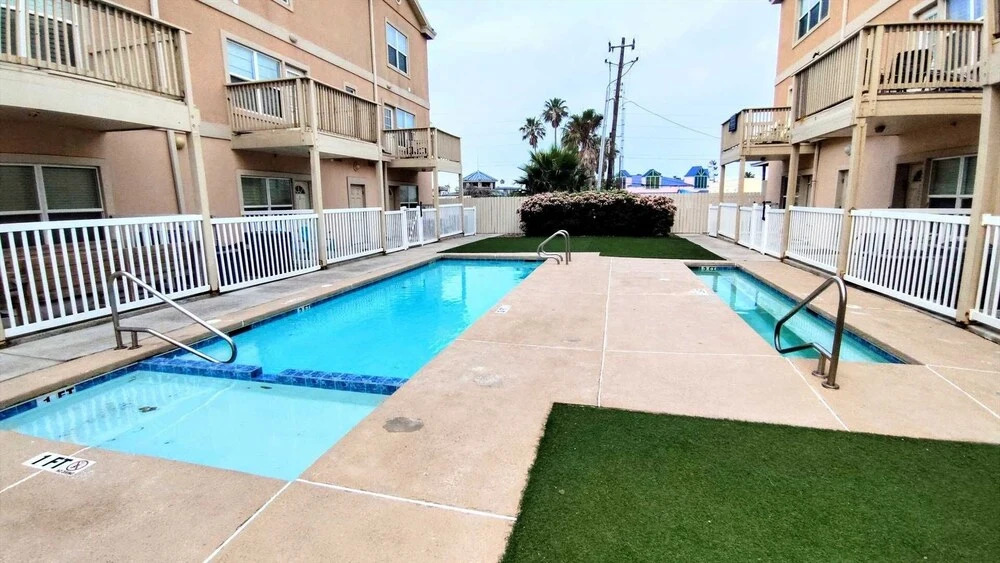 Star Beachside 107 3 Bedroom Condo by RedAwning