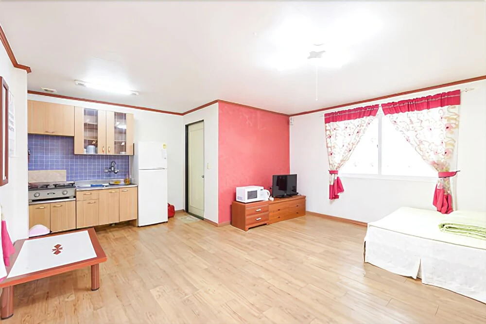 Hoengseong White House Pension