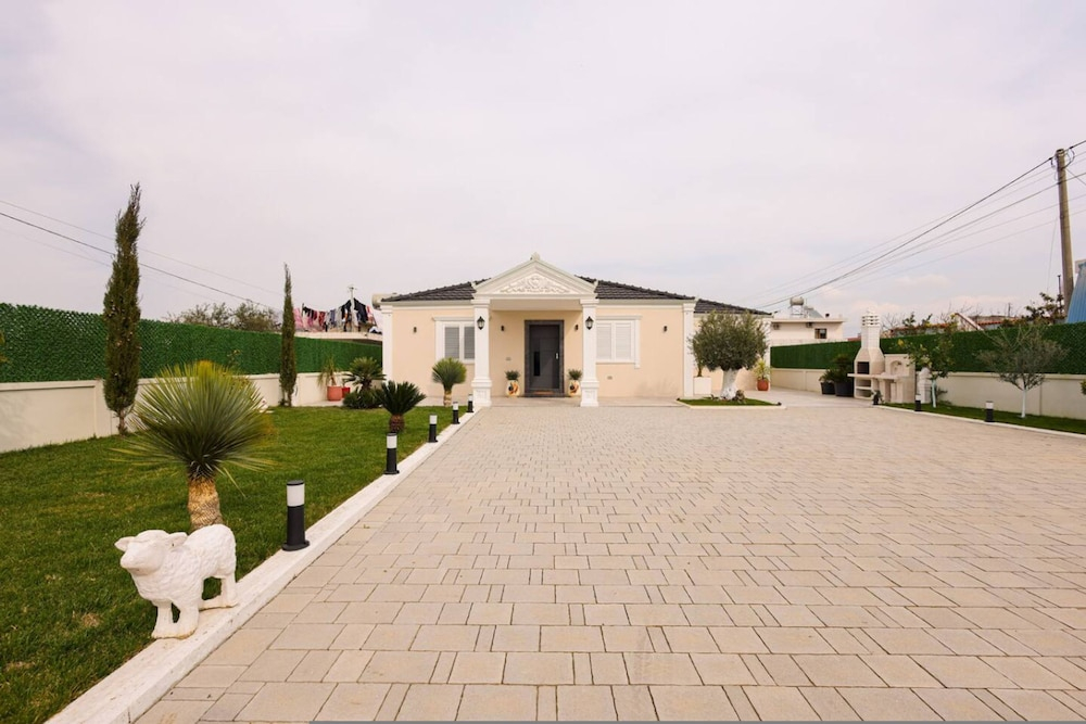 Villa Royale in Durr s