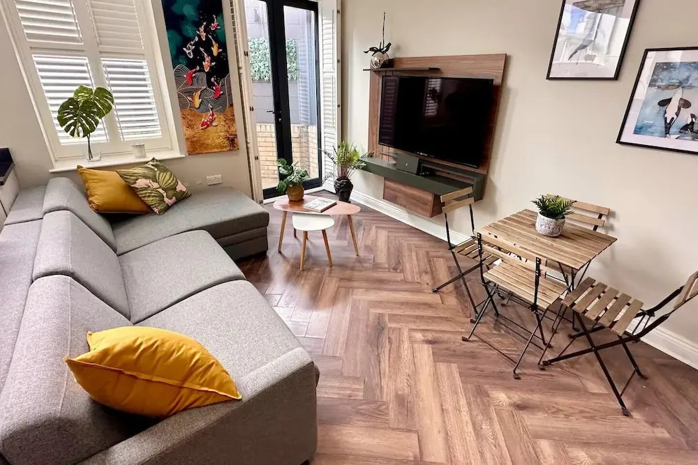 Stylish modern flat in SW London