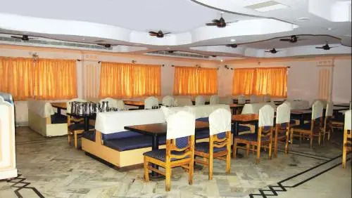 Hotel Mayura A/C