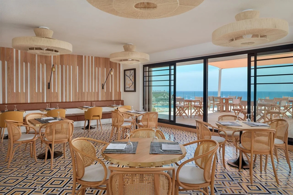 Отель H10 Porto Poniente