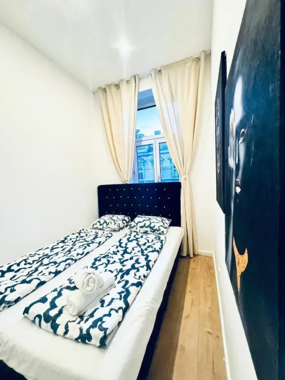 Comfortable Private Rooms in 3BR Apartment Near Kaufpark Alterlaa