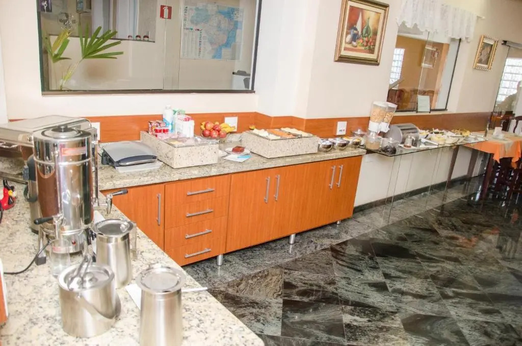 Lelis Hotel
