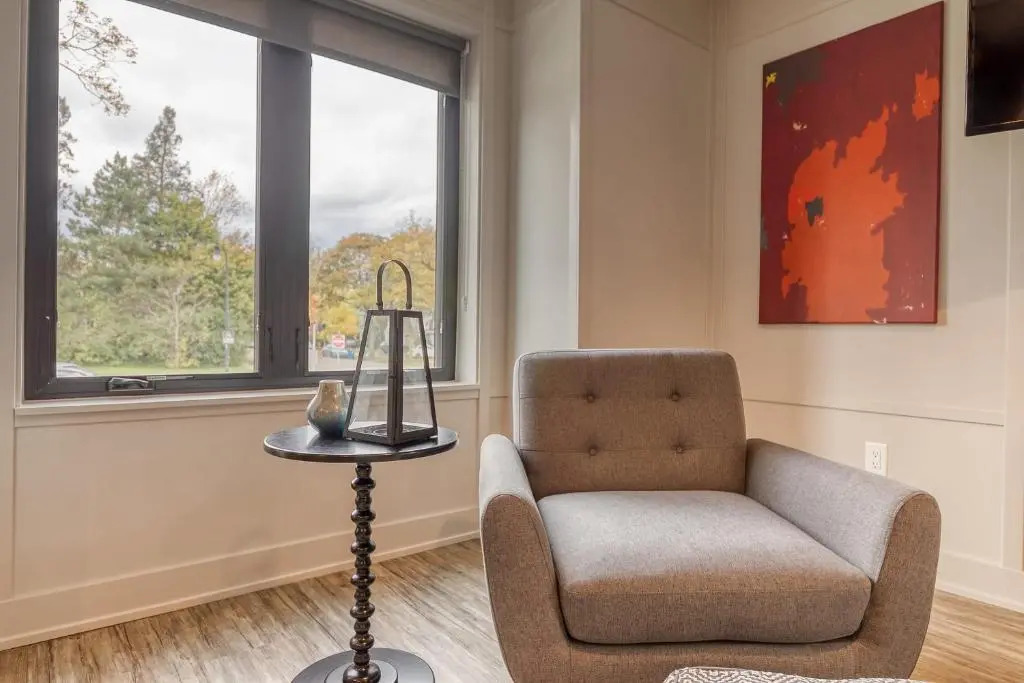 New Private Suite in Tech-enabled townhome