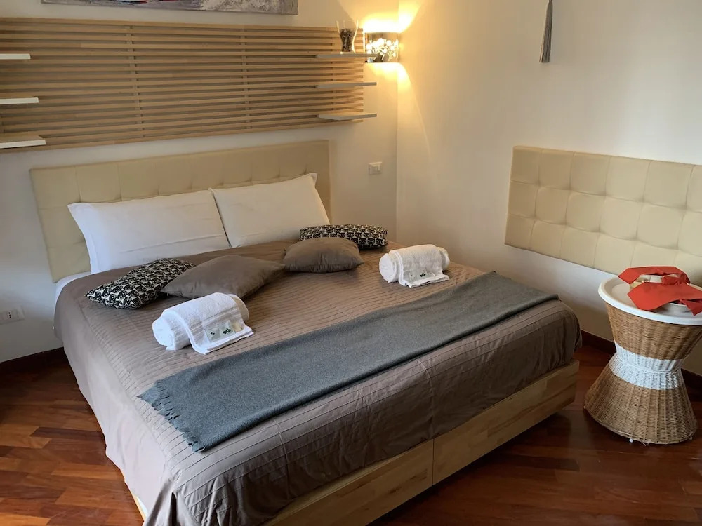 Vatican QG Rooms