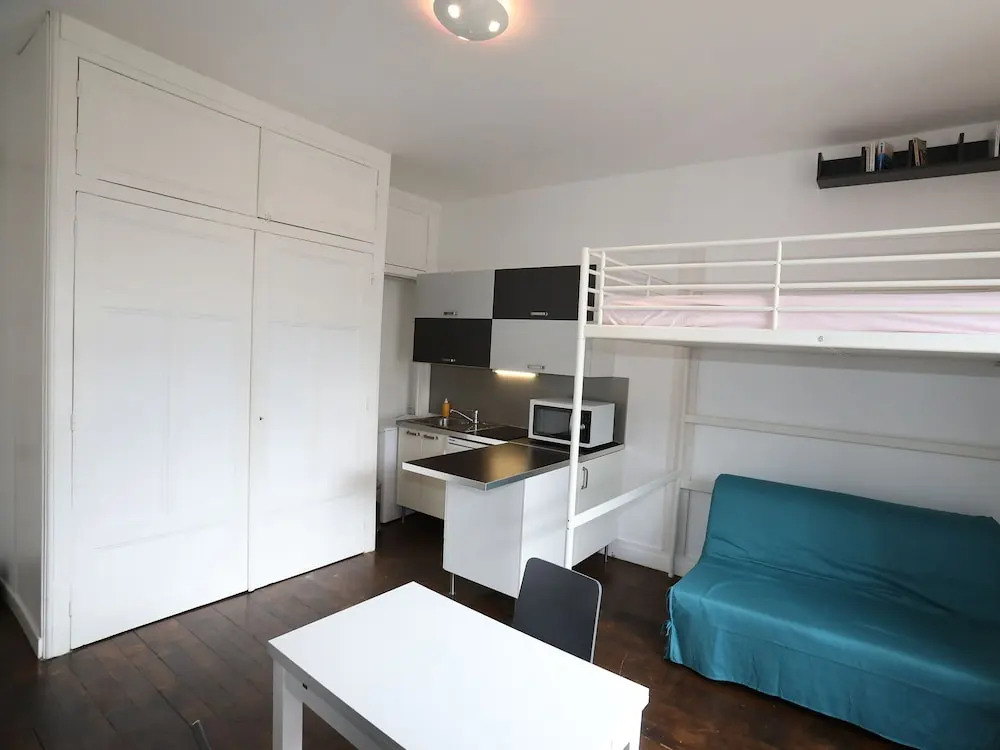 Central studio in Annecy, with elevator